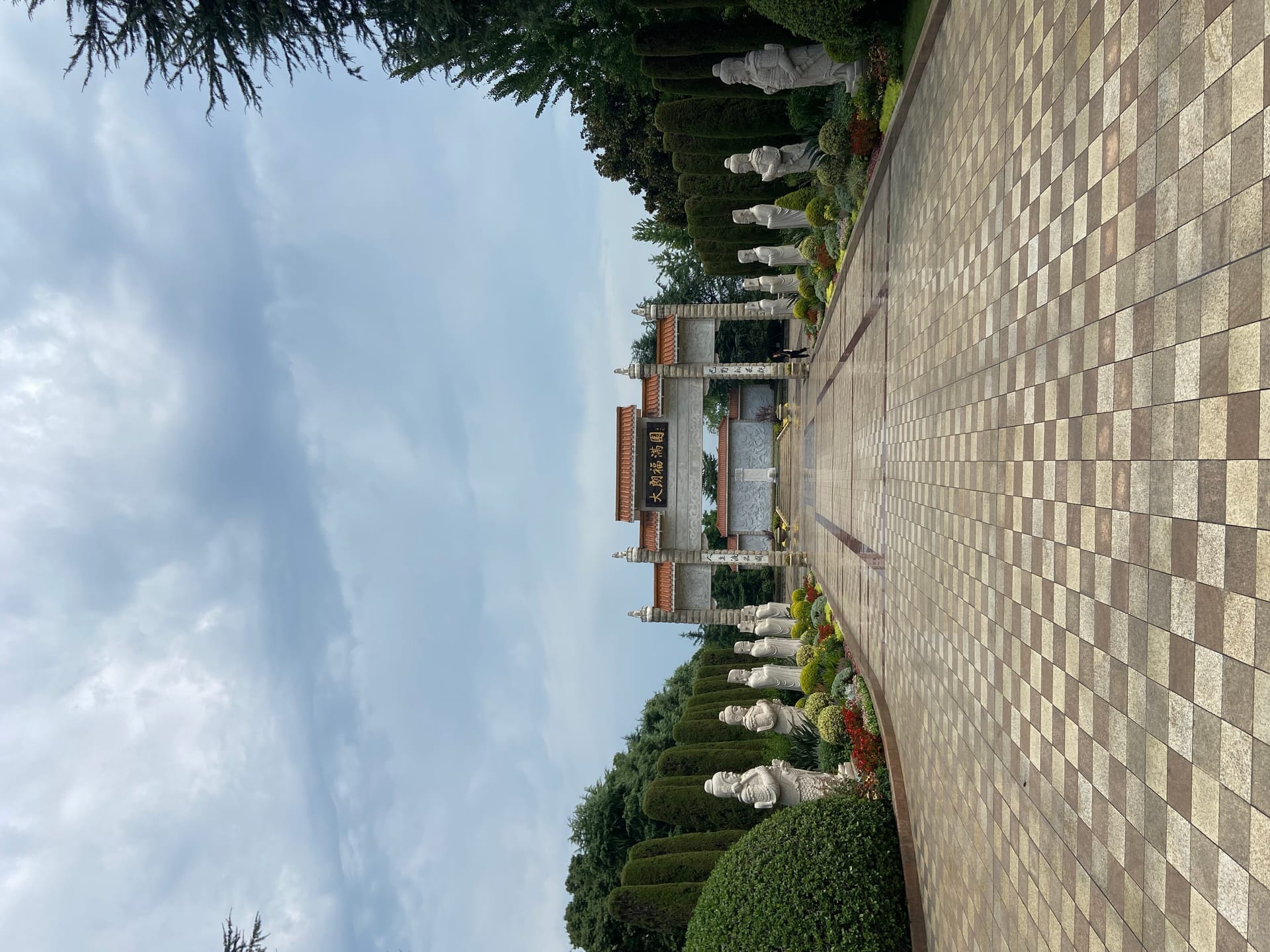 大朗陵园大门牌坊